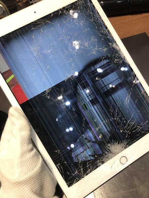 iPad 画面割れ　初期化・動作確認済み iPad7の画面も液晶もバキバキ！！ | iPhone修理・iPad修理
