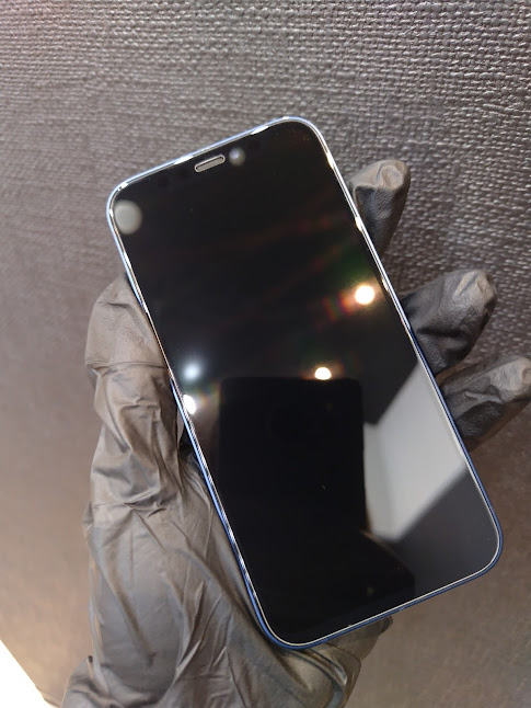 フィルムで画面を傷つける前に新しい保護を！ | iPhone修理・iPad修理