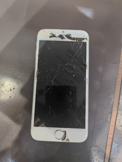 古い機種の画面割れも直せるの？ | iPhone修理・iPad修理 スマート