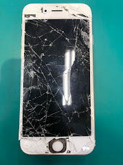 画面が浮くほどバキバキに… iPhone SEの画面修理 高松市 | iPhone修理