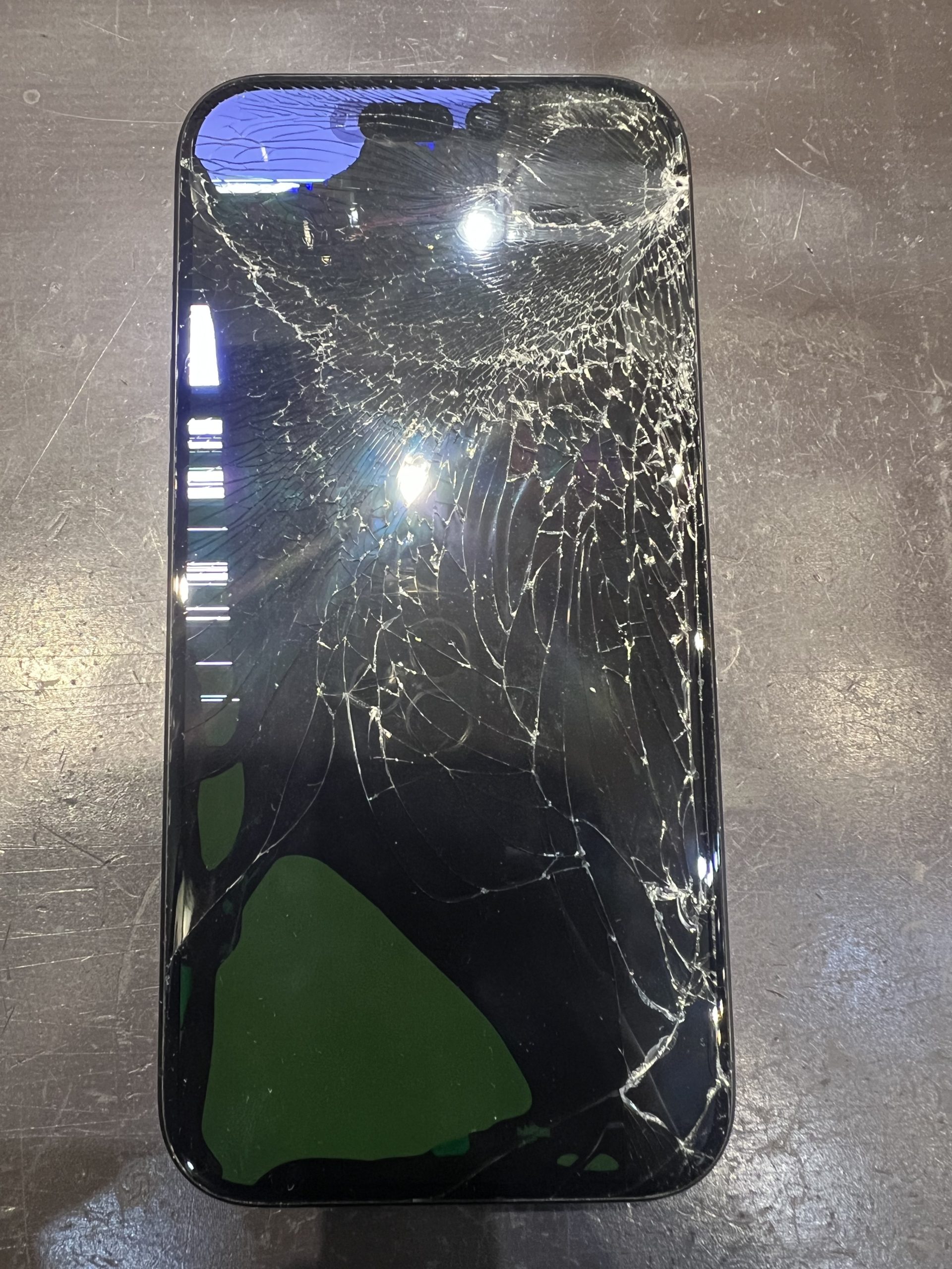 iPhone15 画面修理 【高松市からご来店】 | iPhone修理・iPad修理