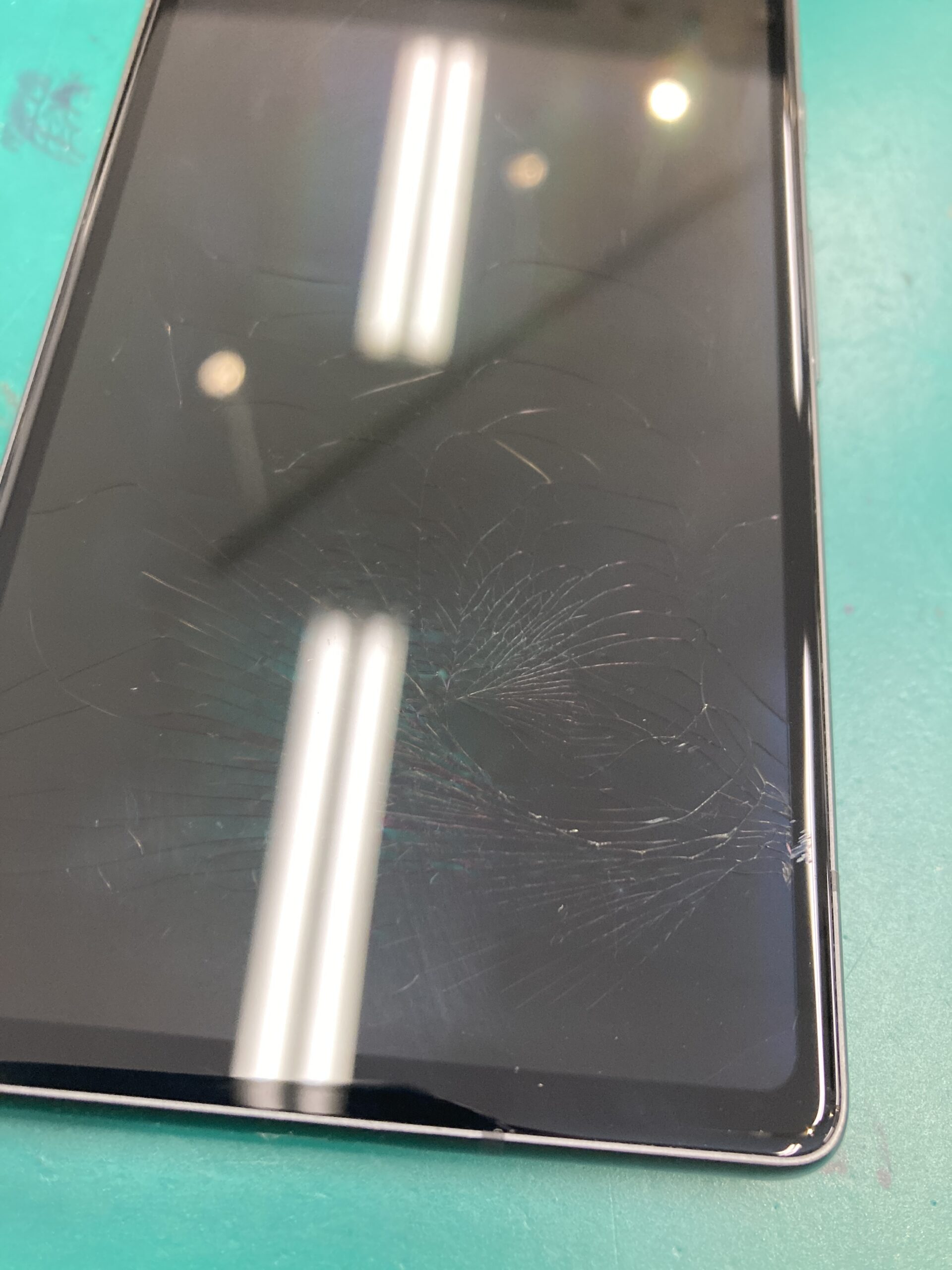 iPhone12pro本体　画面傷ヒビあり　動作問題なしゴールド iPhone12pro本体 画面傷ヒビあり 動作問題なしゴールド Apple iPhone